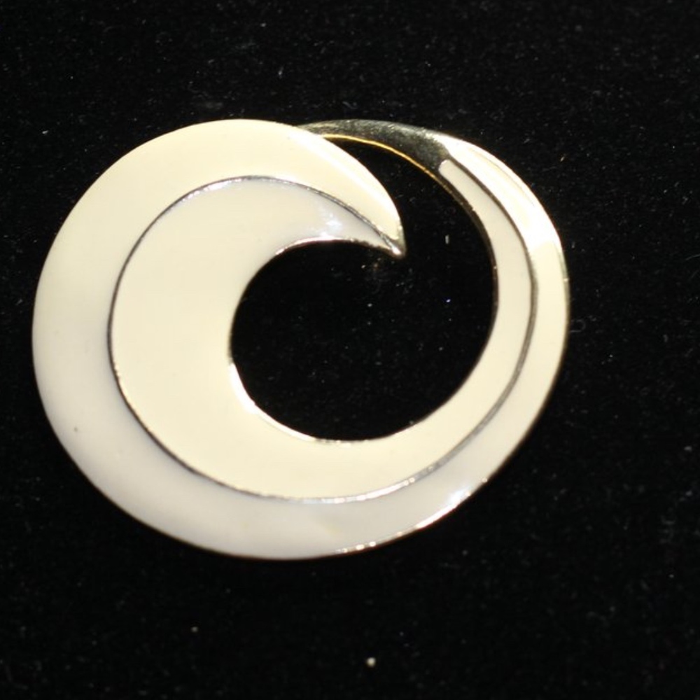White & Gold Swirl Brooch